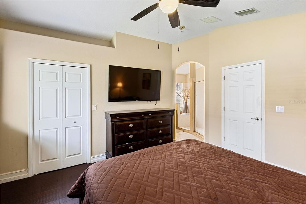 Image 18 of property listing at 4627 WHISPERING WIND AVENUE, Tampa, FL 33614