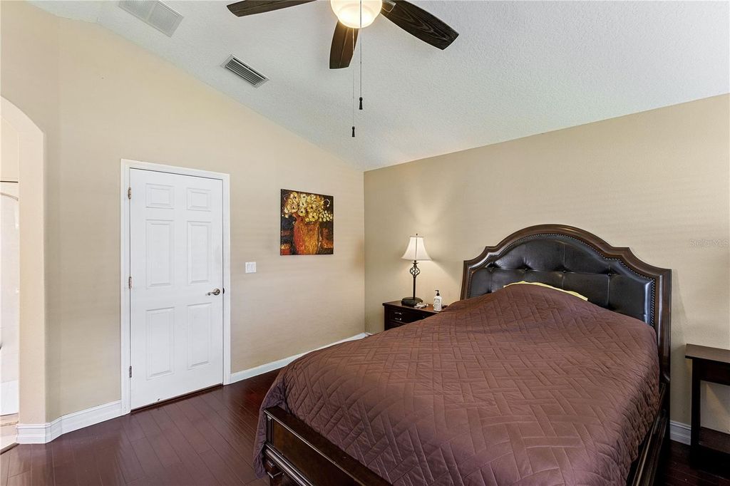 Image 19 of property listing at 4627 WHISPERING WIND AVENUE, Tampa, FL 33614