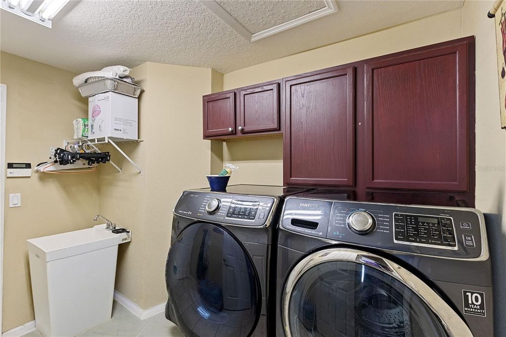 Image 25 of property listing at 4627 WHISPERING WIND AVENUE, Tampa, FL 33614