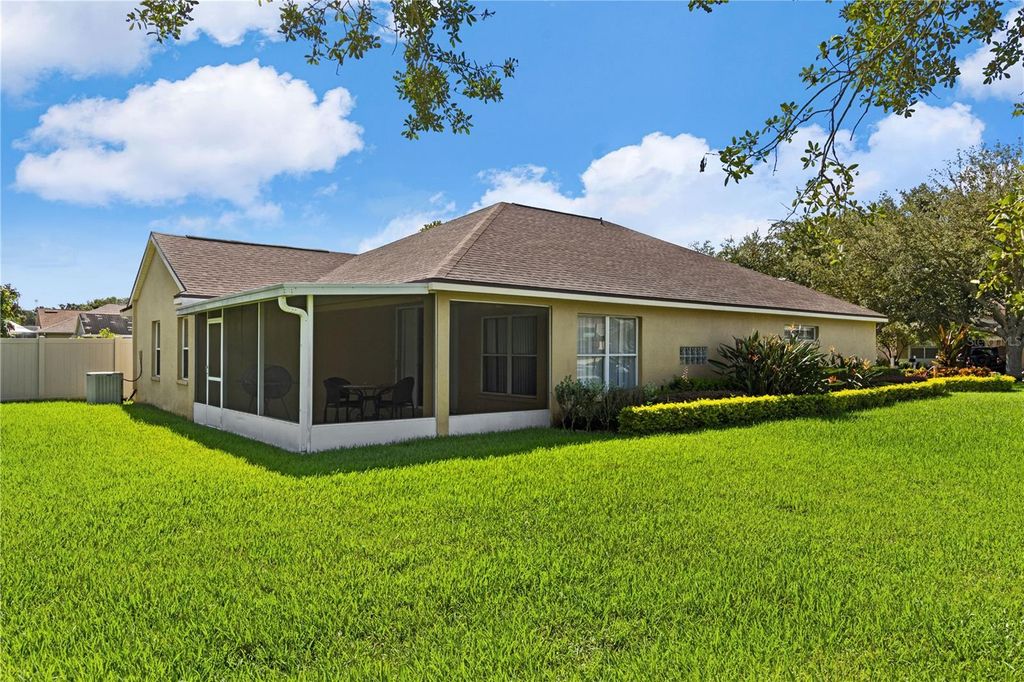 Image 4 of property listing at 4627 WHISPERING WIND AVENUE, Tampa, FL 33614