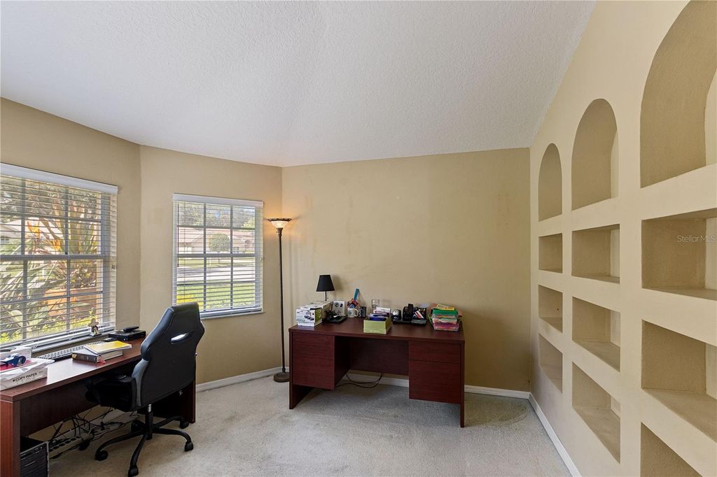 Image 5 of property listing at 4627 WHISPERING WIND AVENUE, Tampa, FL 33614