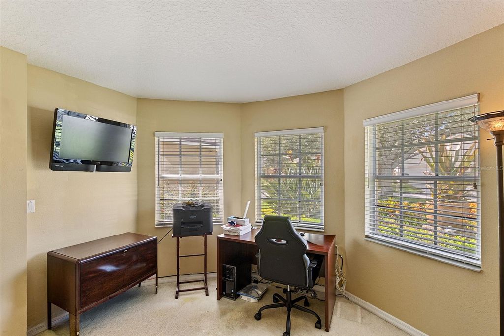 Image 6 of property listing at 4627 WHISPERING WIND AVENUE, Tampa, FL 33614