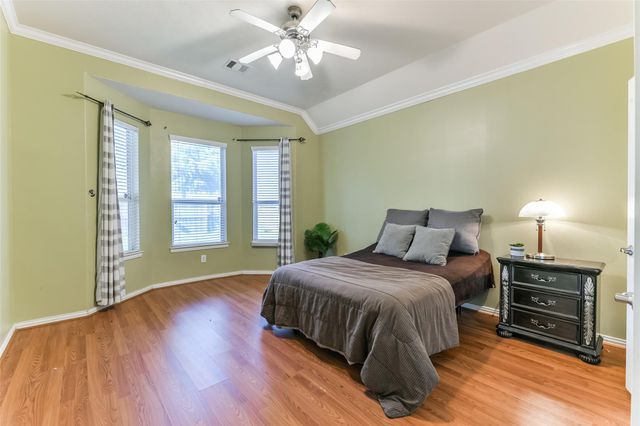 2889 Flower Creek Lane, Dickinson, TX 77539