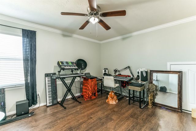 2889 Flower Creek Lane, Dickinson, TX 77539