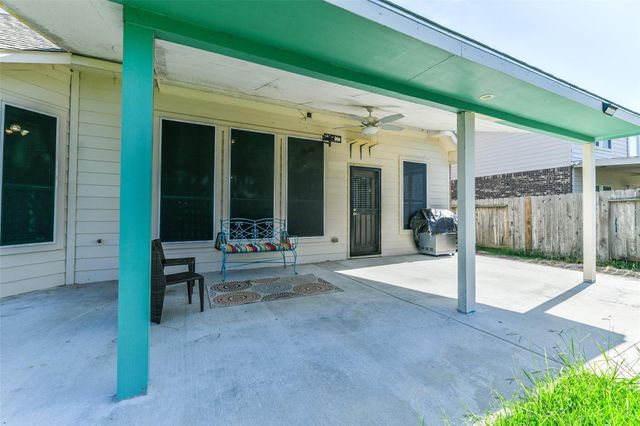 2889 Flower Creek Lane, Dickinson, TX 77539