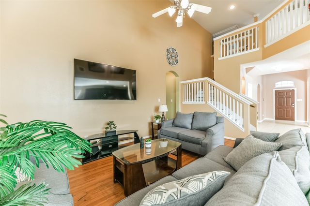 2889 Flower Creek Lane, Dickinson, TX 77539