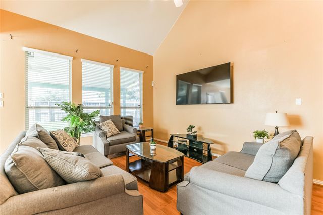 2889 Flower Creek Lane, Dickinson, TX 77539