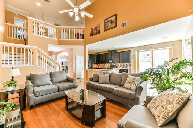 2889 Flower Creek Lane, Dickinson, TX 77539