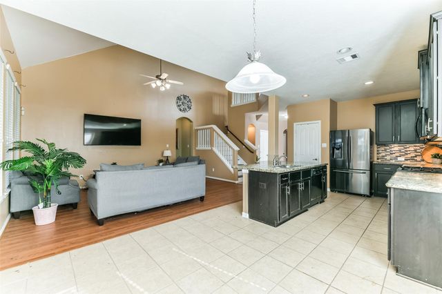 2889 Flower Creek Lane, Dickinson, TX 77539