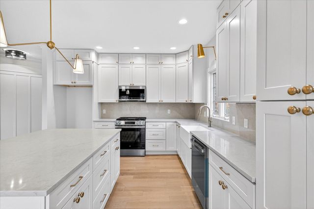 930 E Canterbury Street, Springfield, MO 65810