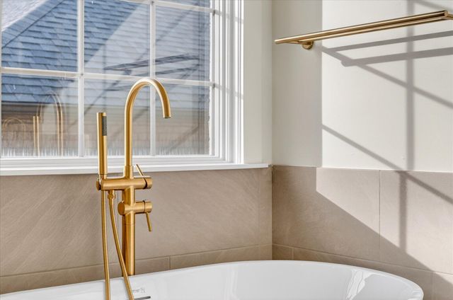 930 E Canterbury Street, Springfield, MO 65810