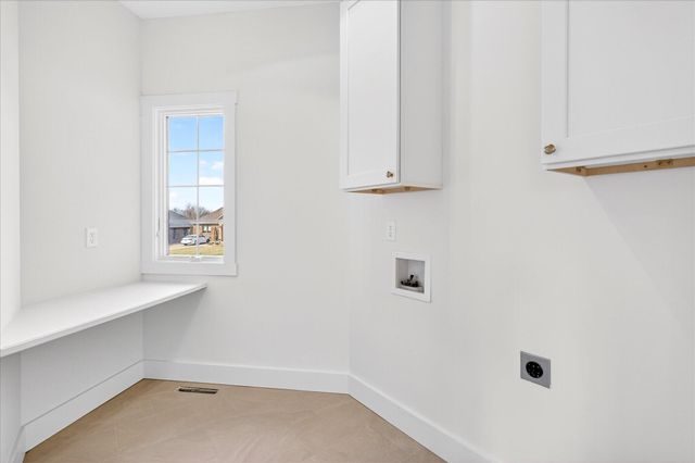 930 E Canterbury Street, Springfield, MO 65810