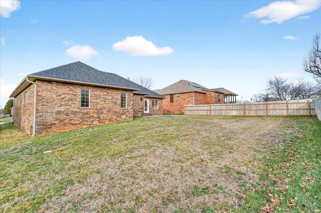 930 E Canterbury Street, Springfield, MO 65810