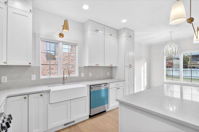 930 E Canterbury Street, Springfield, MO 65810