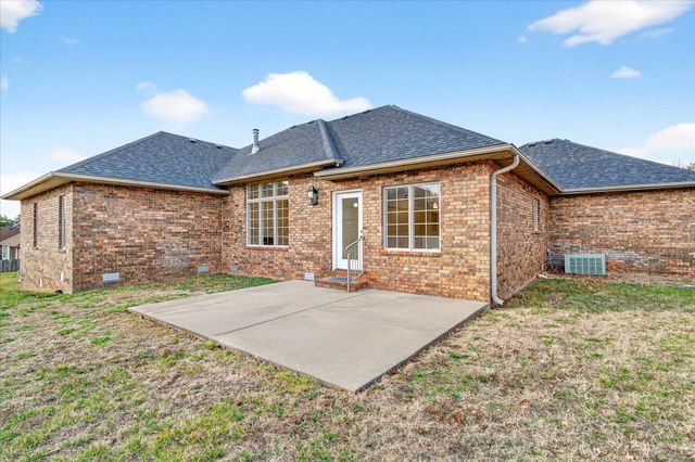 930 E Canterbury Street, Springfield, MO 65810