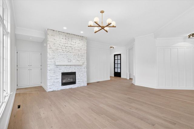 930 E Canterbury Street, Springfield, MO 65810