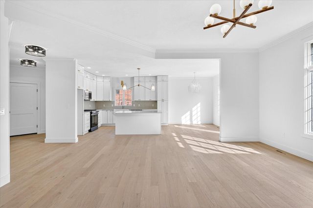 930 E Canterbury Street, Springfield, MO 65810