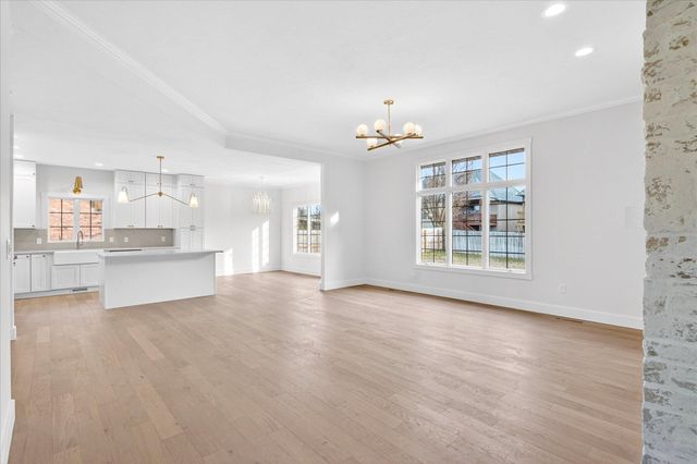 930 E Canterbury Street, Springfield, MO 65810