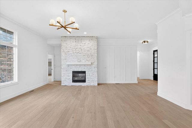 930 E Canterbury Street, Springfield, MO 65810