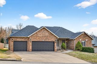 930 E Canterbury Street, Springfield, MO 65810