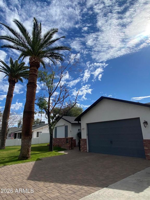 4701 E VERNON Avenue E, Phoenix, AZ 85008