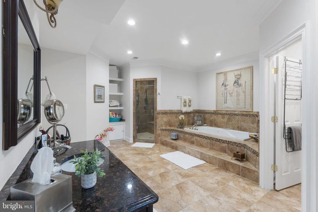 627 WALKER RD, Great Falls, VA 22066