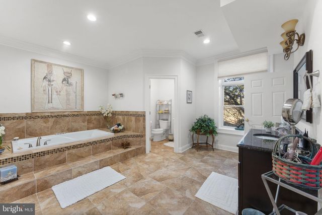 627 WALKER RD, Great Falls, VA 22066