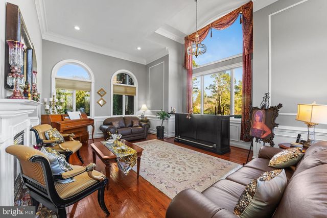 627 WALKER RD, Great Falls, VA 22066