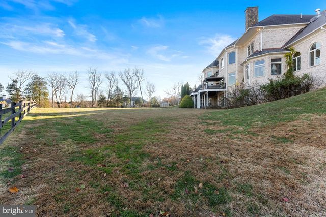 627 WALKER RD, Great Falls, VA 22066