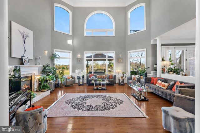 627 WALKER RD, Great Falls, VA 22066