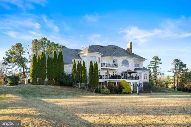 627 WALKER RD, Great Falls, VA 22066