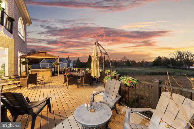 627 WALKER RD, Great Falls, VA 22066