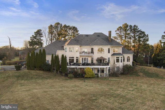 627 WALKER RD, Great Falls, VA 22066