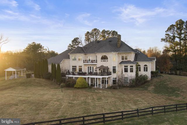 627 WALKER RD, Great Falls, VA 22066