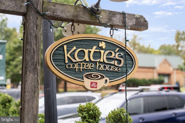 627 WALKER RD, Great Falls, VA 22066