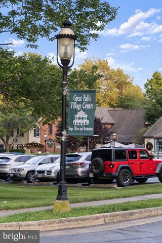 627 WALKER RD, Great Falls, VA 22066
