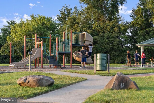 627 WALKER RD, Great Falls, VA 22066