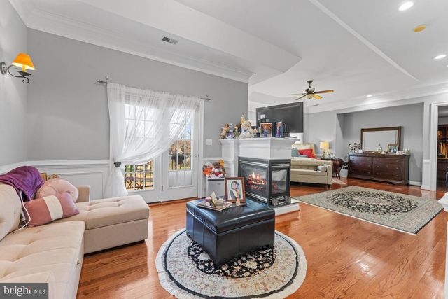 627 WALKER RD, Great Falls, VA 22066