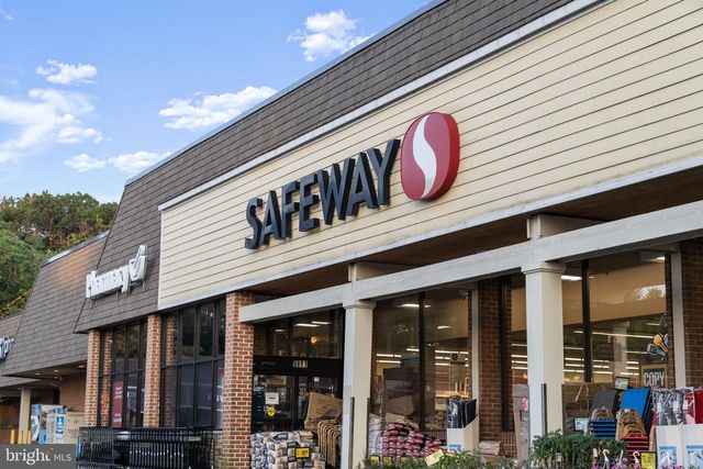 627 WALKER RD, Great Falls, VA 22066