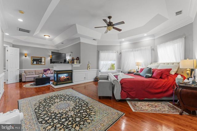 627 WALKER RD, Great Falls, VA 22066