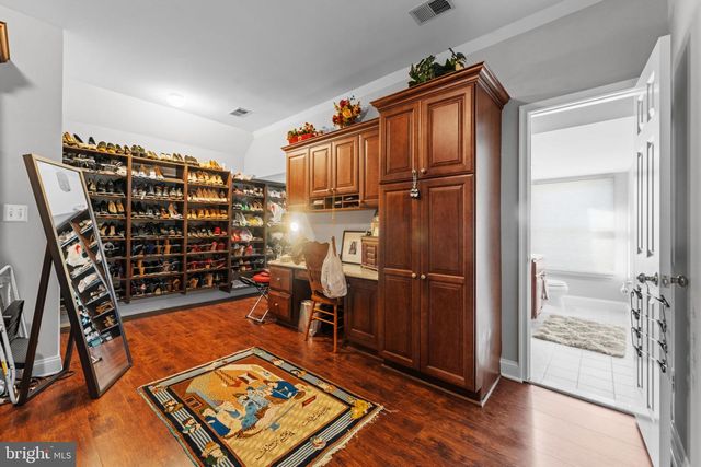 627 WALKER RD, Great Falls, VA 22066