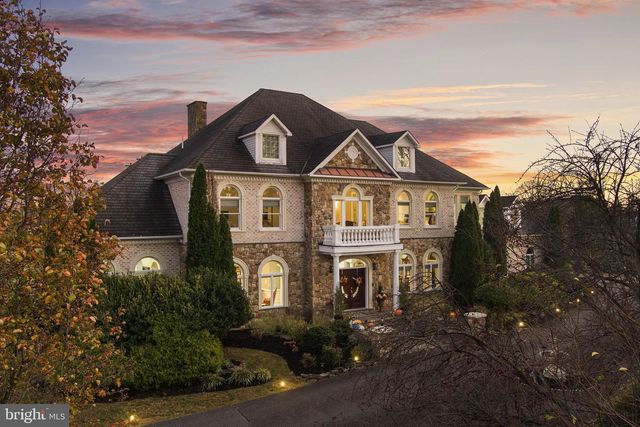 627 WALKER RD, Great Falls, VA 22066