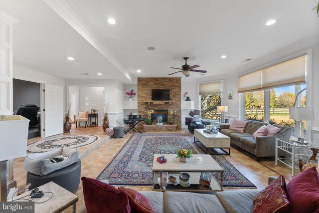 627 WALKER RD, Great Falls, VA 22066