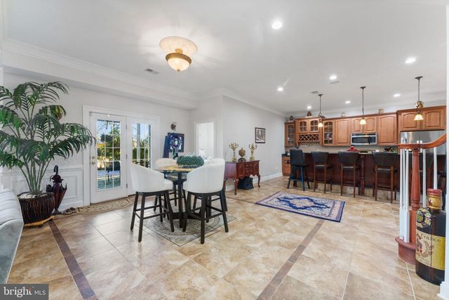 627 WALKER RD, Great Falls, VA 22066