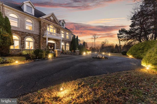 627 WALKER RD, Great Falls, VA 22066