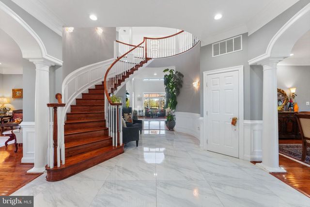 627 WALKER RD, Great Falls, VA 22066