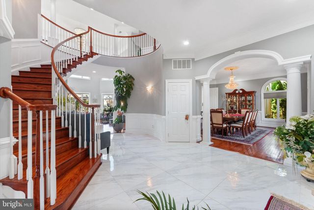 627 WALKER RD, Great Falls, VA 22066