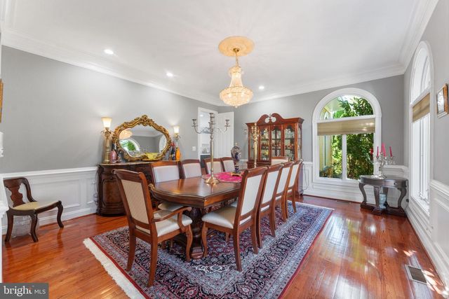 627 WALKER RD, Great Falls, VA 22066