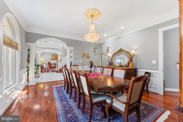 627 WALKER RD, Great Falls, VA 22066