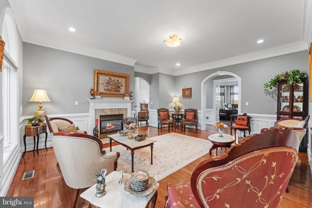 627 WALKER RD, Great Falls, VA 22066